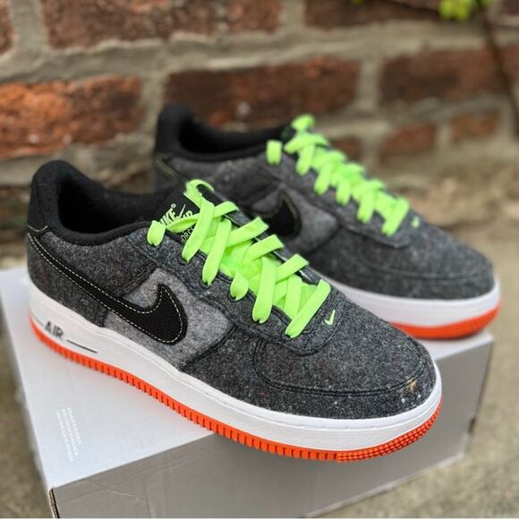 NEW Nike Air Force 1 LV8 Low Black Ghost Green Starfish Shoes Size 6Y Womens 7.5 - Picture 4 of 11